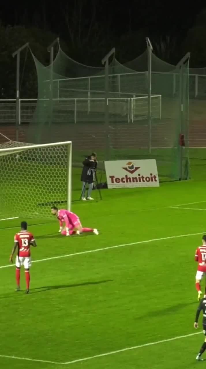 Montage TikTok Red Star contre Cholet